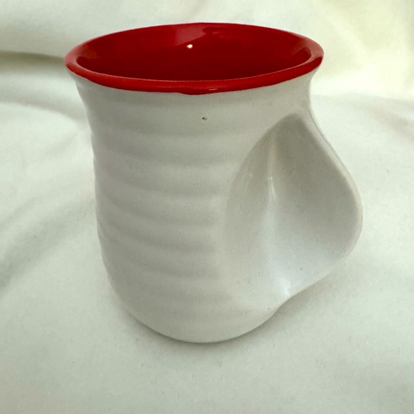 ‘Baby it’s Cold outside!’ Hand Warmer Right Handed Mug w Red Interior - Picture 6 of 10